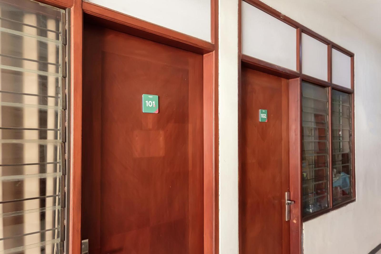 Mono Coliving Kertajaya Syariah, Sby Hotel Surabaya Exterior photo